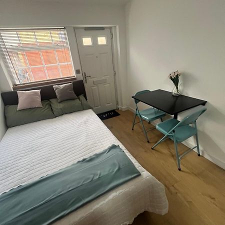 Teddington Little Gem Apartment London Bagian luar foto