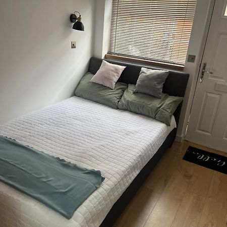 Teddington Little Gem Apartment London Bagian luar foto