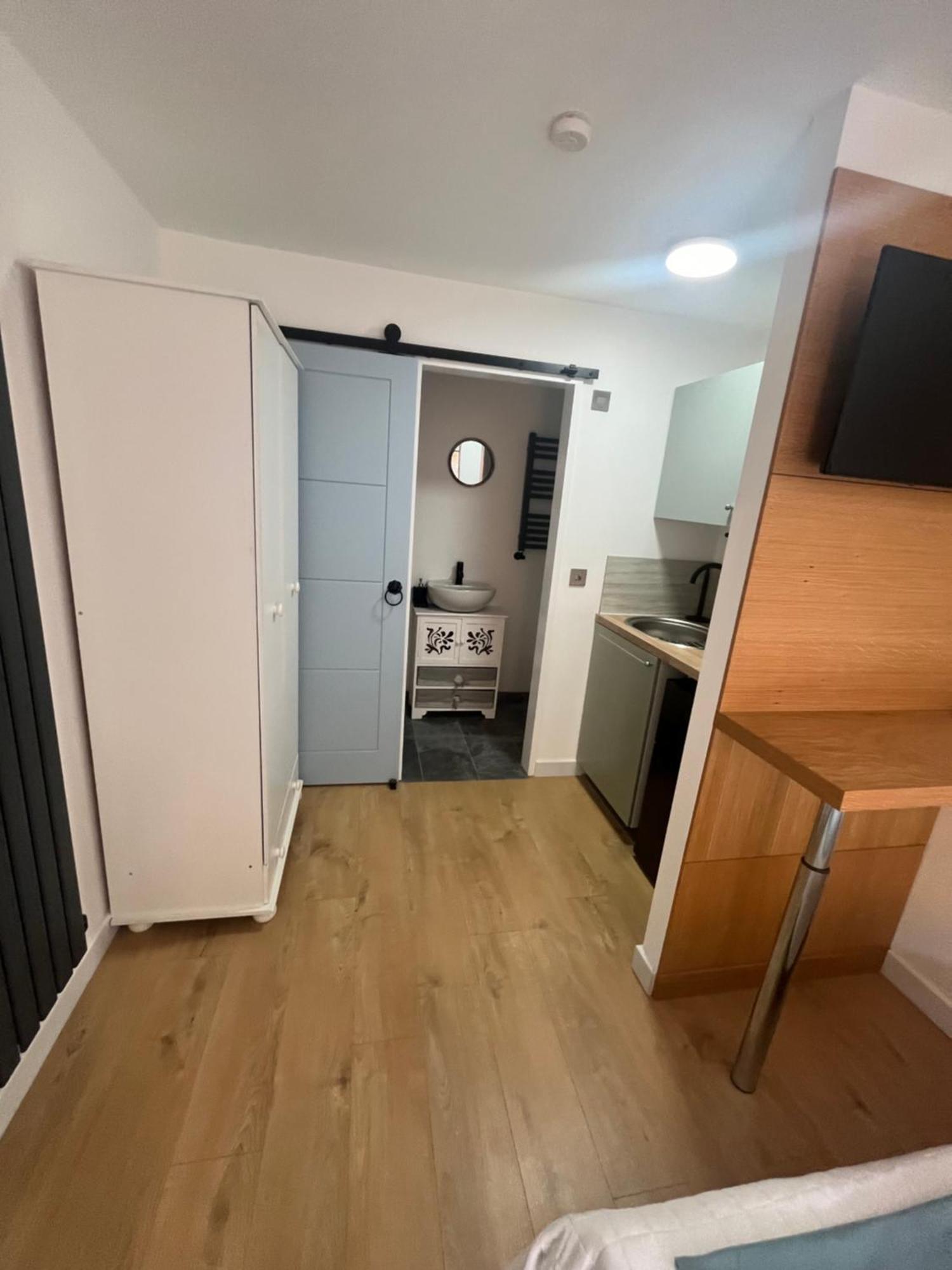 Teddington Little Gem Apartment London Bagian luar foto