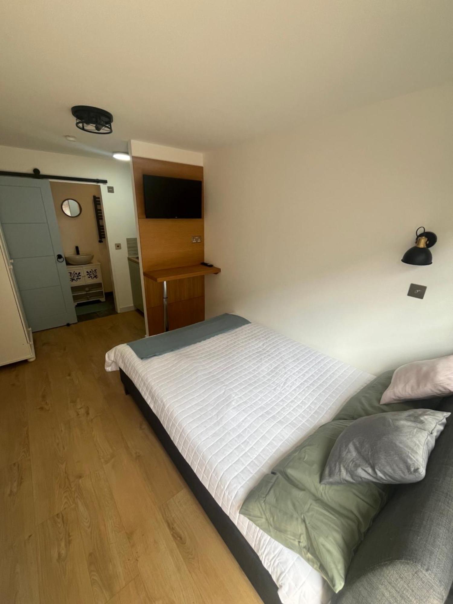 Teddington Little Gem Apartment London Bagian luar foto