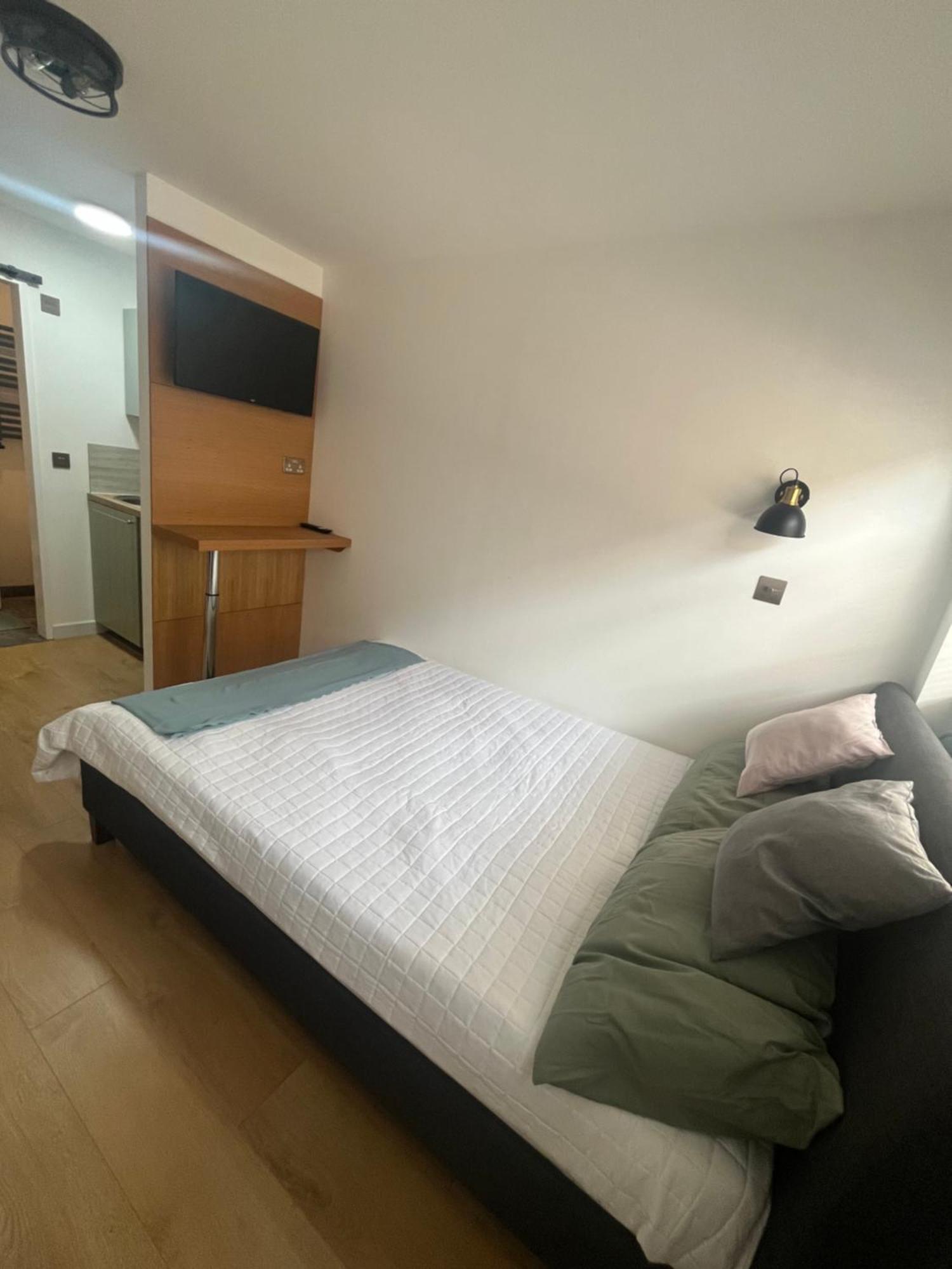 Teddington Little Gem Apartment London Bagian luar foto